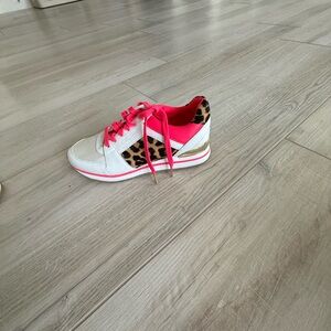 MICHAEL Michael Kors White and Pink Sneakers Sporty Low-Top